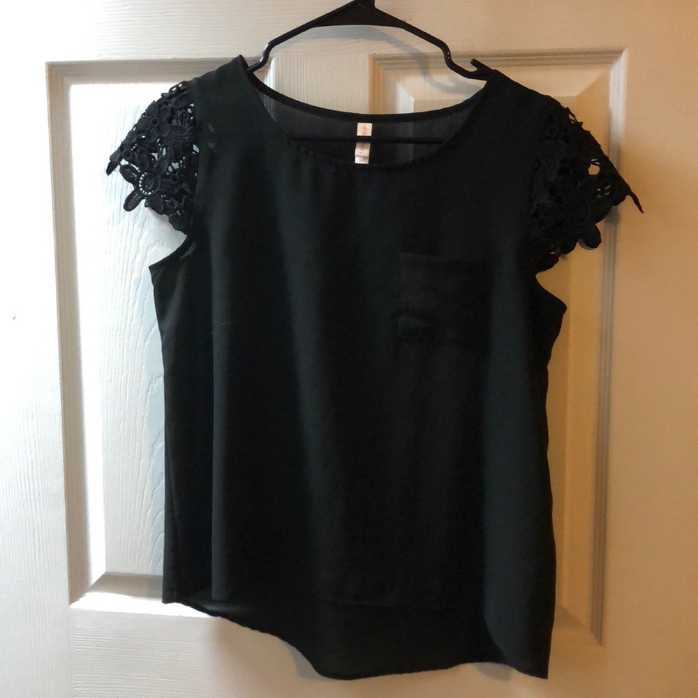Black Cap Lace Sleeve Top
